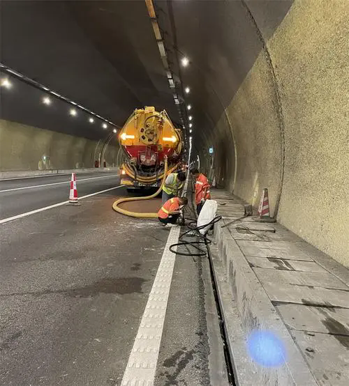 兴和隧道排水渠清淤